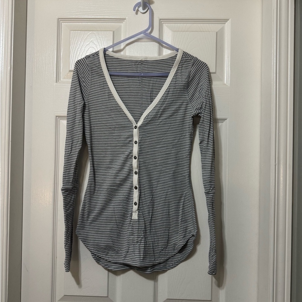 Lululemon awesoma henley size 4 vvvguc